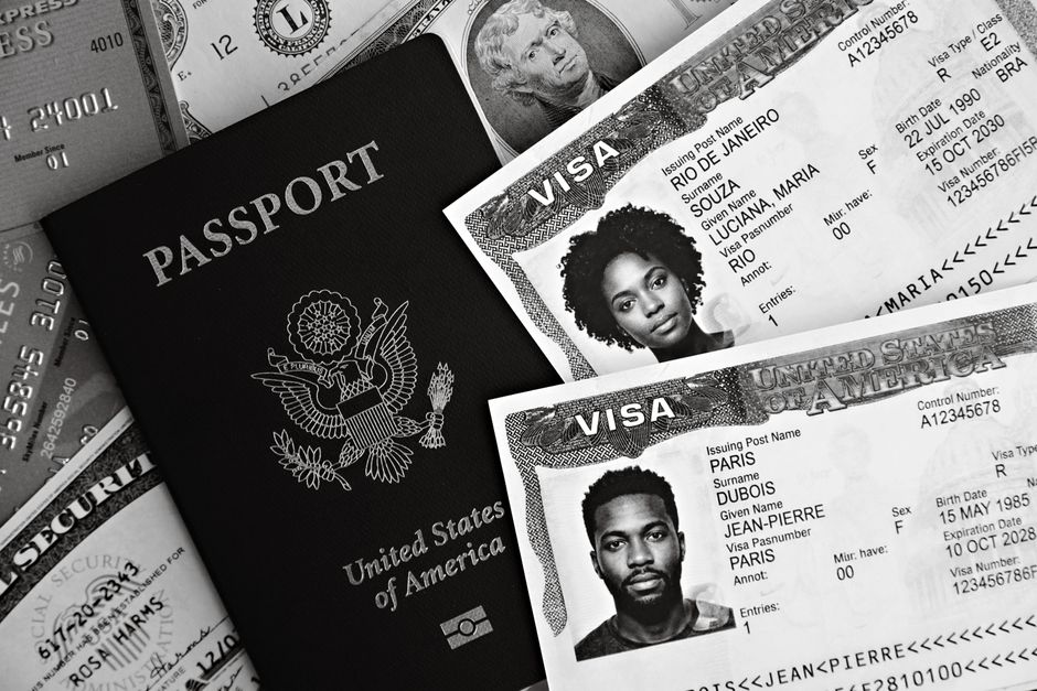 Can a US green card holder apply for a Canada work permit at the same time