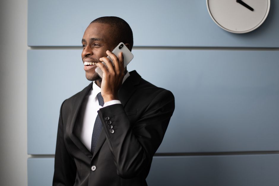 Can EasyJobsApply’s real‑time interview coach help me explain a career transition during a phone screen