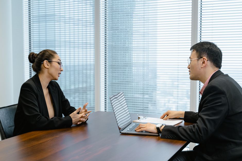 Can EasyJobsApply’s real‑time interview coach help with coding challenge explanations during a technical interview