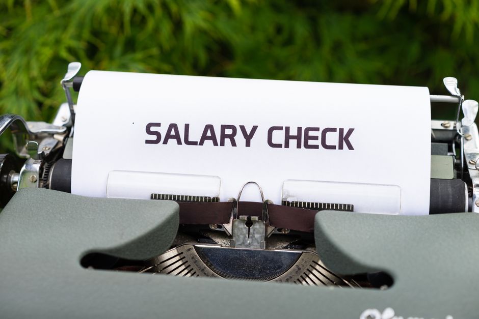 Can the AI career copilot generate personalized salary negotiation scripts based on market data?