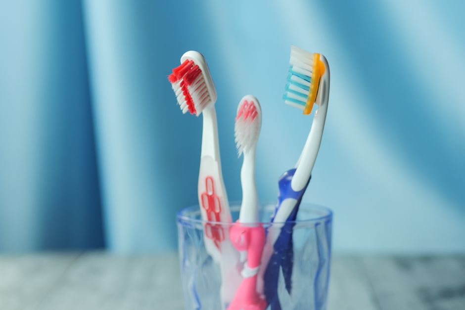 Electric toothbrush vs manual toothbrush: dental hygienist recommendation
