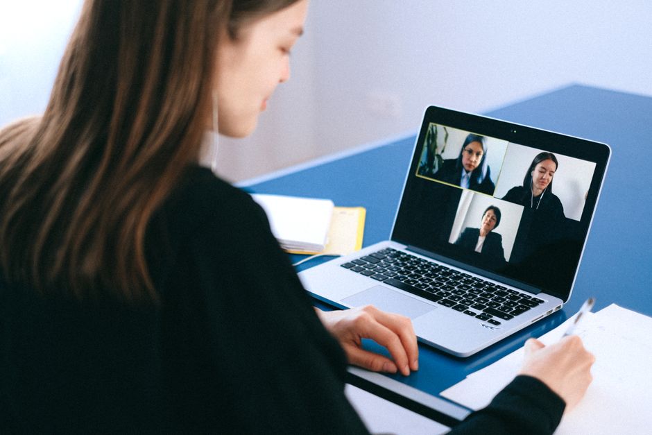 How can a Chrome extension improve my live interview flow without interrupting the call?