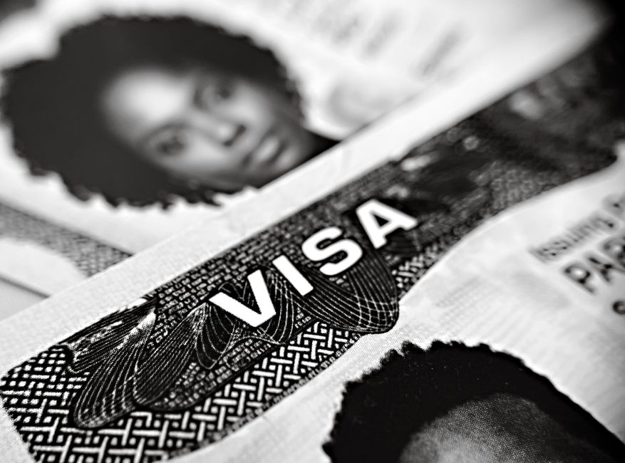 How can I use an AI visa assistant to compare the processing times for US B‑1/B‑2 versus UK Visitor visas?