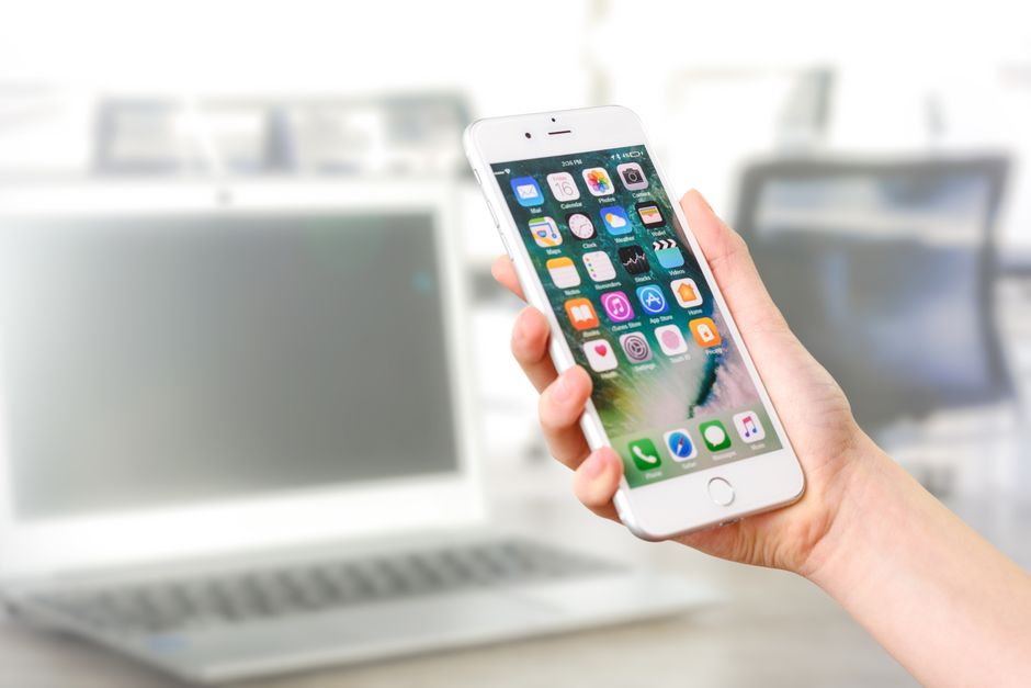 How can I use the HalalFaith app to track my personal prayer attendance throughout the year?