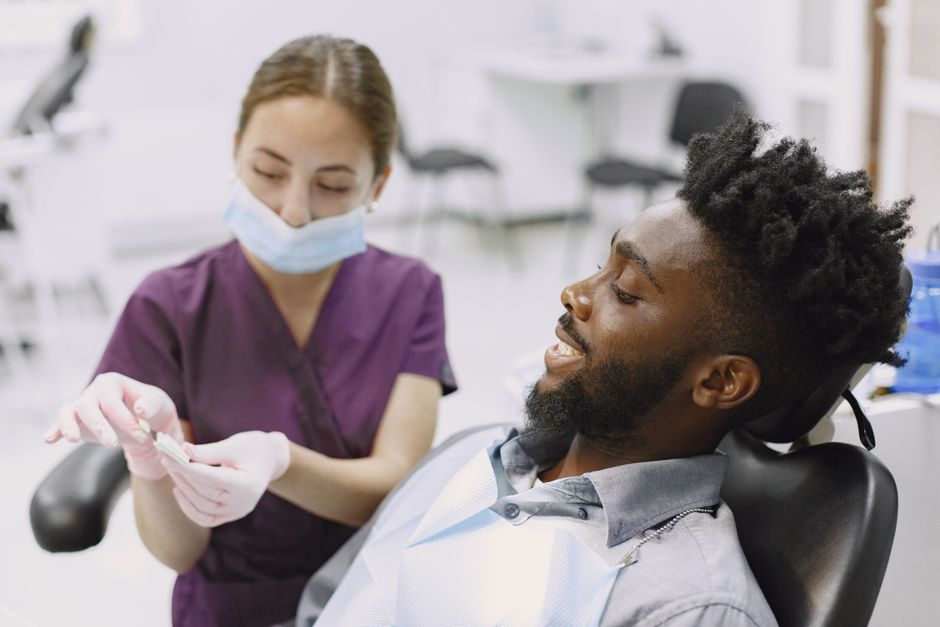 How does a dental hygienist in North Vancouver prepare a patient for a nightguard fitting without a dentist?