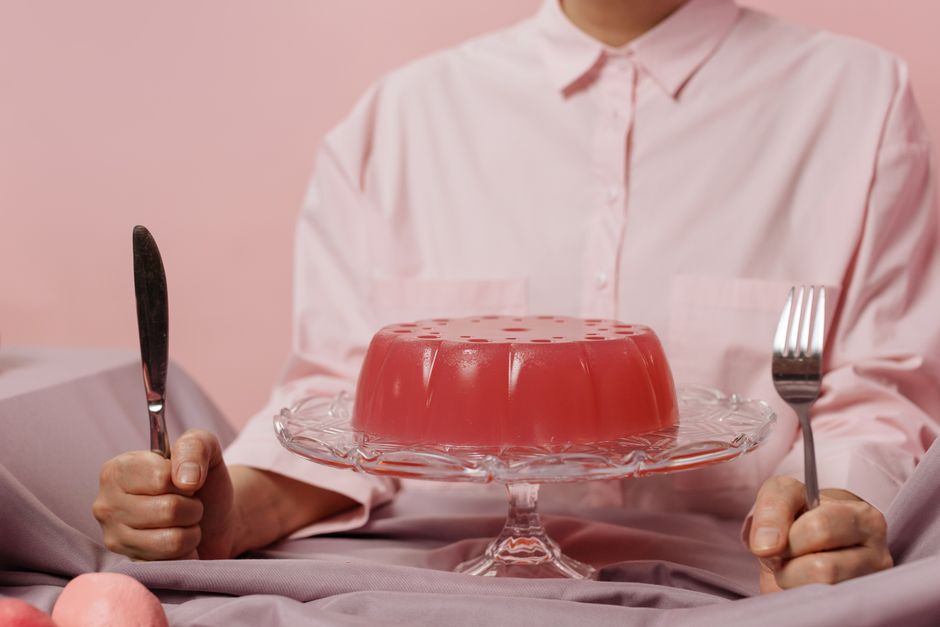 How does the HalalFaith AI scanner interpret halal status for vegan desserts with hidden gelatin?