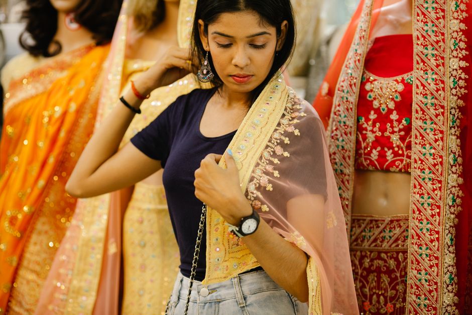 How to choose the right size for online Pakistani party wear without overseas delays