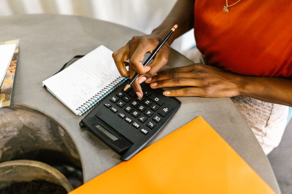 How to estimate the total cost of a Canada study permit including tuition and living expenses