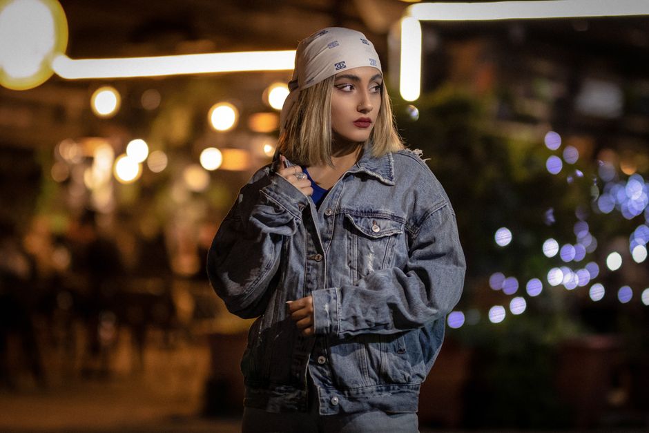 How to match Maria B USA accessories with casual denim for a street‑style look
