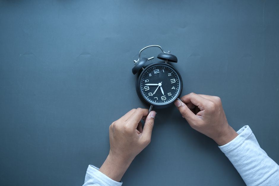 How to set up automated Sahoor and Iftar reminders that adjust for daylight‑saving changes across multiple time zones