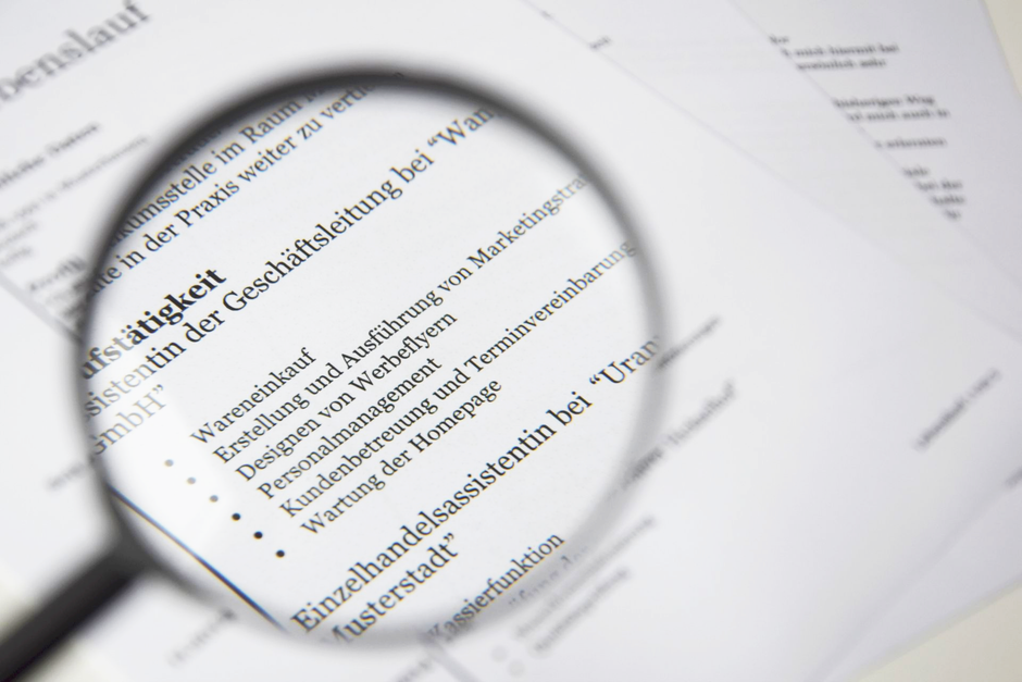 How to tailor your resume to a job description with AI