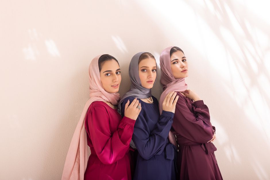 Modern abaya and modest fashion styling tips for formal events