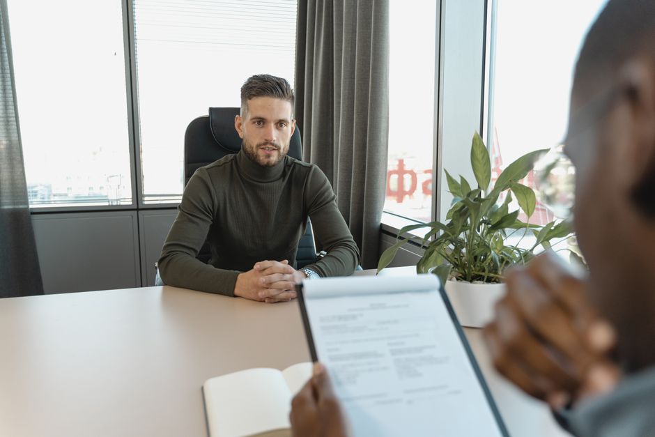 Real-time job interview copilot vs AI mock interview: which is better for live calls?