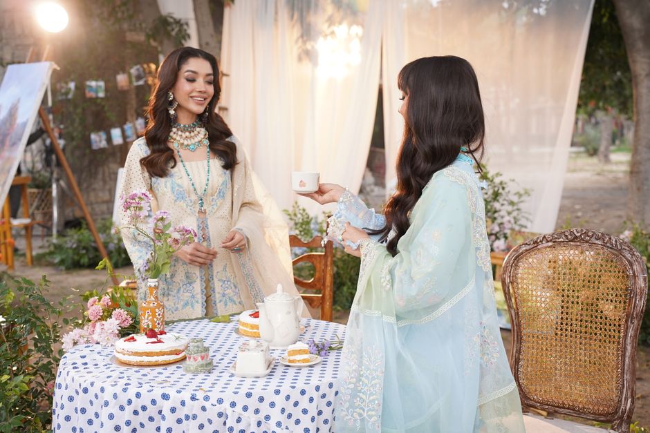 Tips for selecting lightweight summer fabrics for Pakistani party wear that won’t wrinkle during travel across the US