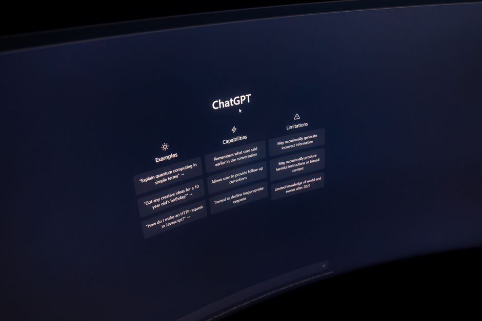 What AI interview assistant features improve performance on competency-based virtual hiring platforms?