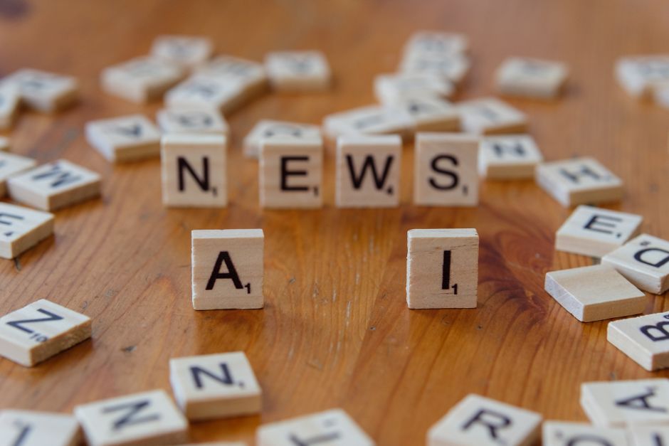 What are the best ways to combine EasyJobsApply’s AI cover letter generator with my LinkedIn résumé updates?