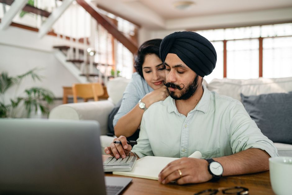 What are the eligibility criteria for a Canada Provincial Nominee Program (PNP) for a spouse who is a student abroad