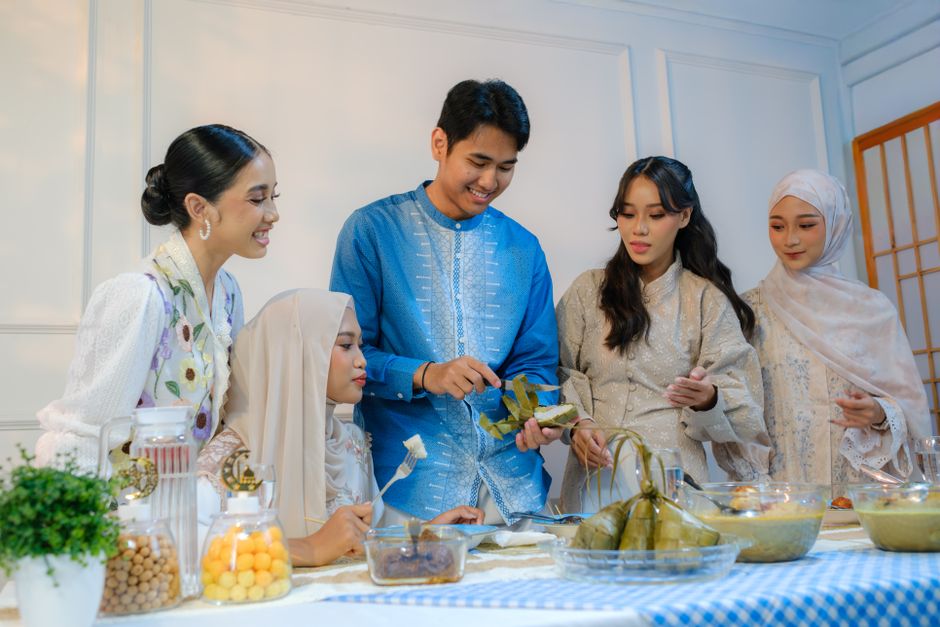 What are the halal status rules for common food additives like soy lecithin and carrageenan?