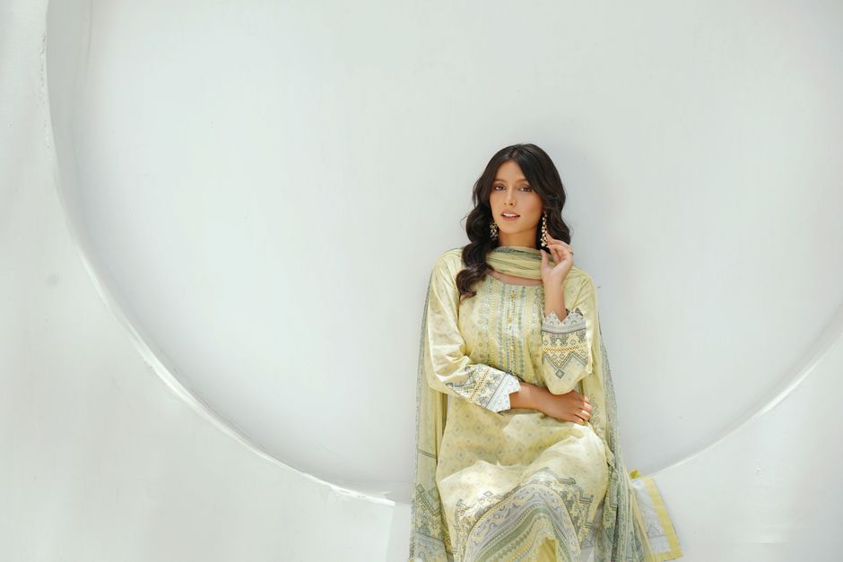 What are the top Pakistani designer shalwar kameez styles for a summer picnic in the Pacific Northwest?
