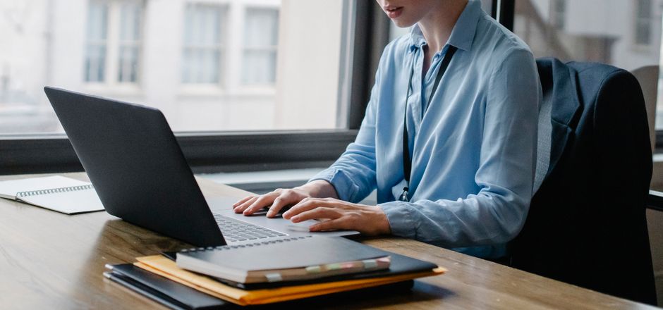 What documents are needed for a US L‑1 intra‑company transfer when the applicant is a remote worker based overseas