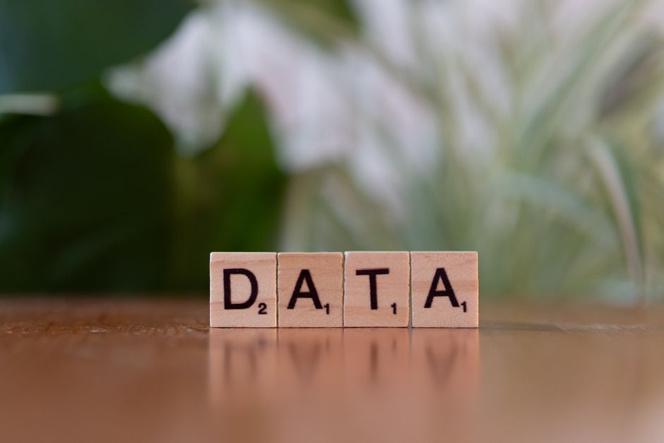 What keywords should I prioritize for a senior data engineer role to boost my ATS score?