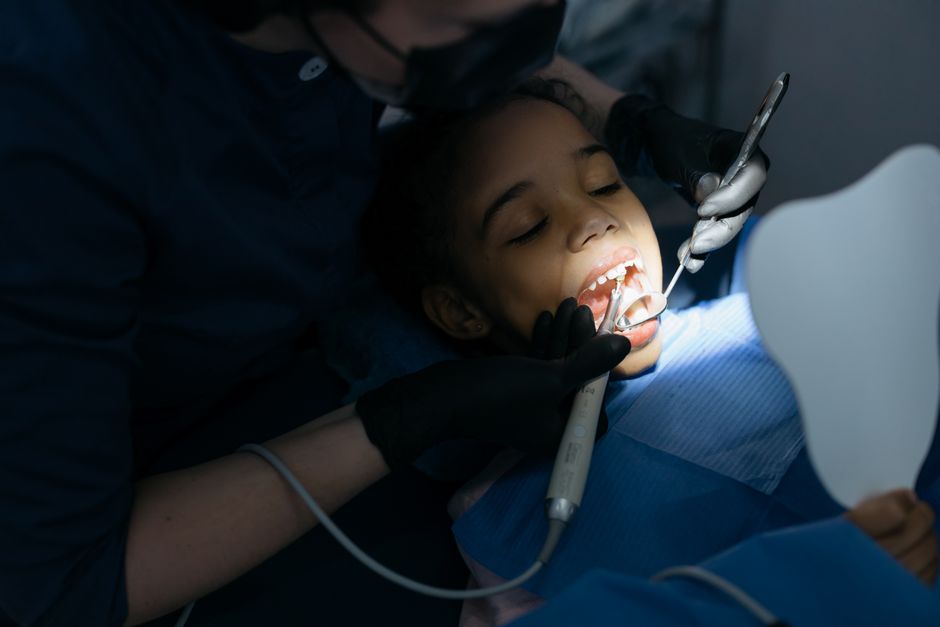 What makes a pediatric dental cleaning different from an adult cleaning at a hygiene‑only clinic?