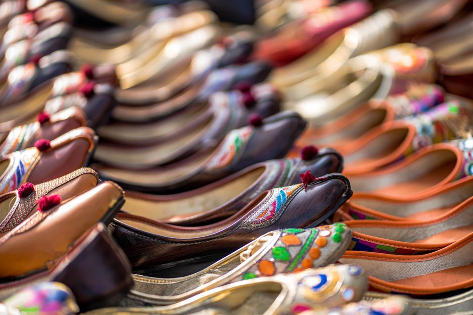 Where can I find authentic handcrafted khussas and Punjabi juttis near Seattle?