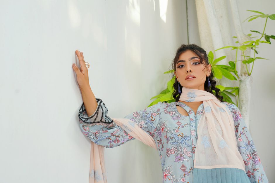 Where to find eco‑friendly, hand‑embroidered Pakistani kurtis for everyday office wear in Washington state