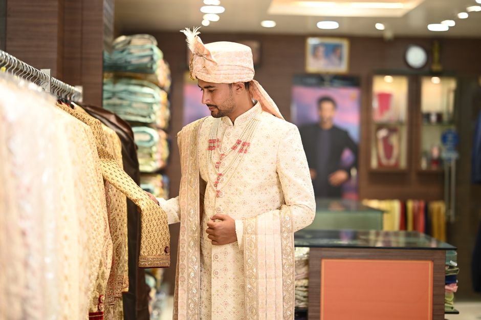 Where to find size guides for men’s sherwanis tailored for US body types